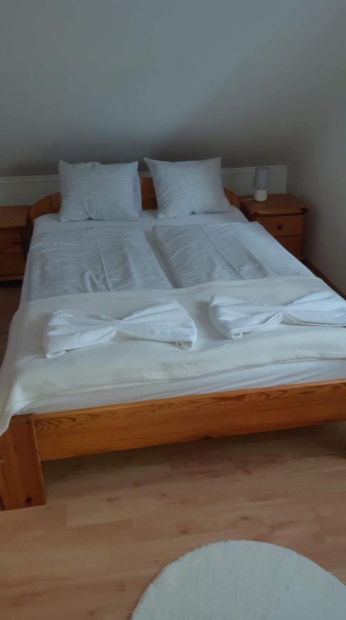 Rege Apartman Alsoors Exterior photo